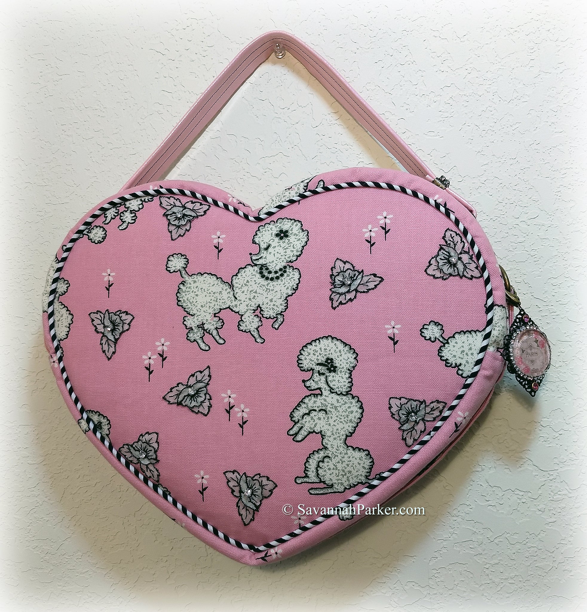 Heart shaped purse discount pink